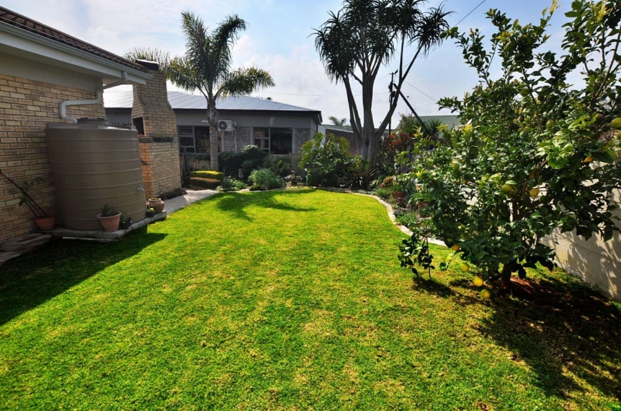 4 Bedroom Property for Sale in Fraaiuitsig Western Cape